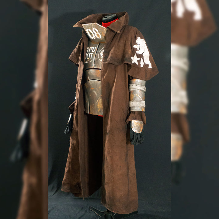 A Fallout New Vegas inspired Duster Coat mimicking the NCR Ranger iconic apparel. made with demi-natte cotton canvas trippled double to quadrupled lines for the feel and complex shapes oft the clothe itself! Comes in Clean, Light and Heavily Weathered! Embroided with a bear on the pauldron.