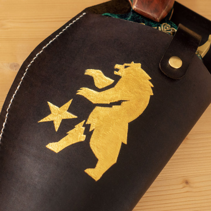 An engraved leather for our FNV inspired Ranger Sequoia cosplay prop, all filed later over the bear logo with golden pigments and hand sewn.
