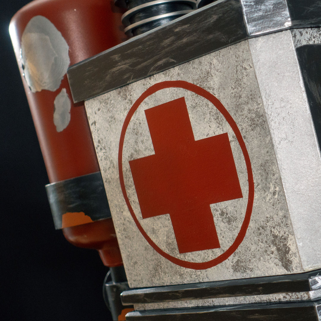 A TF2 Medic Backpack cosplay prop with a metal paint job! BATTLE MEDICS GO!