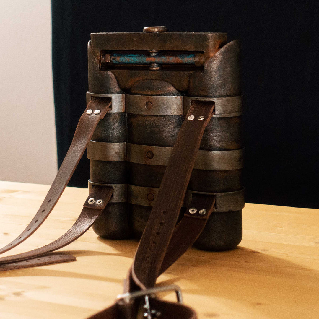 A Fallout New Vegas inspired apparatus mimicking the NCR Ranger Air Tank "backpack" with a moving air pressure gauge and 2 pressable buttons! Comes in Clean, Weathered and Rusty versions! Straps are vegetabled leather.