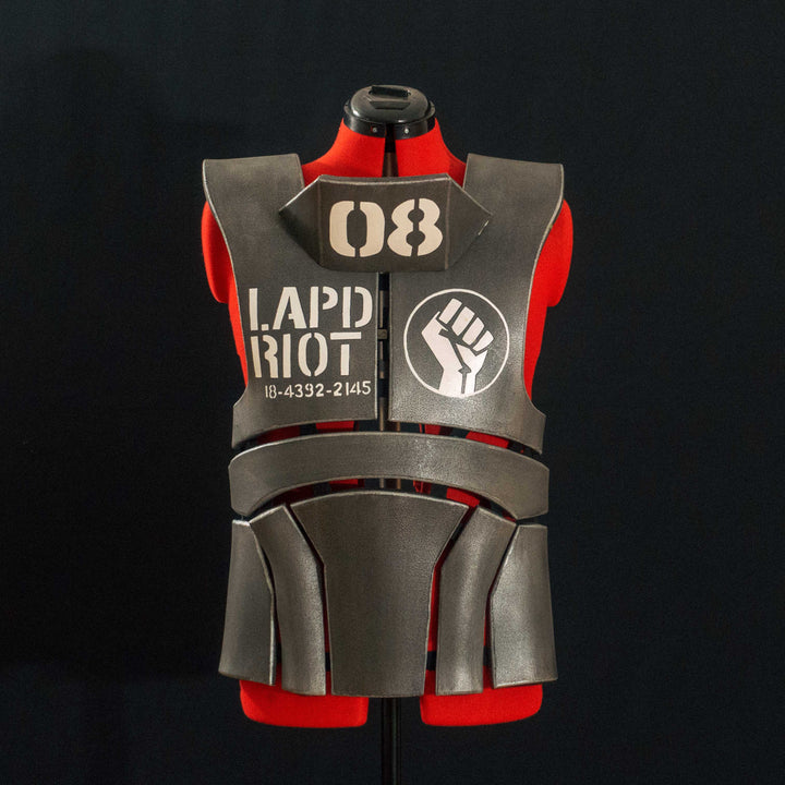 A Fallout New Vegas inspired Chest Armor mimicking the NCR Ranger frontal plates arrangement made with EVA Foam that's pretty breathable, light and resilient to wear! Comes in Clean, Weathered and Rusty versions! Straps are vegetabled leather at the end of elastic straps to fit anyone's frame.