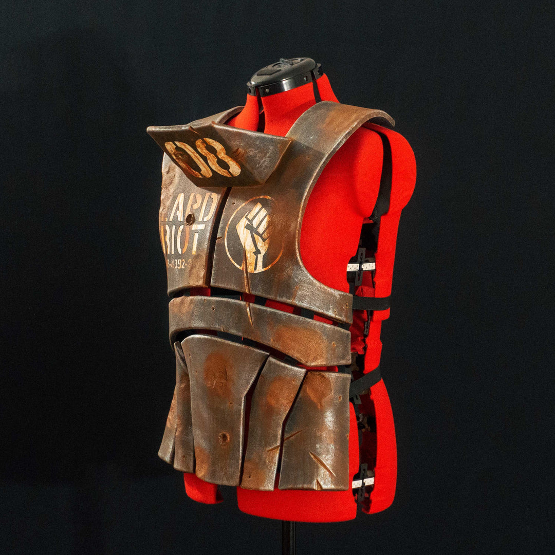 A Fallout New Vegas inspired Chest Armor mimicking the NCR Ranger frontal plates arrangement made with EVA Foam that's pretty breathable, light and resilient to wear! Comes in Clean, Weathered and Rusty versions! Straps are vegetabled leather at the end of elastic straps to fit anyone's frame.