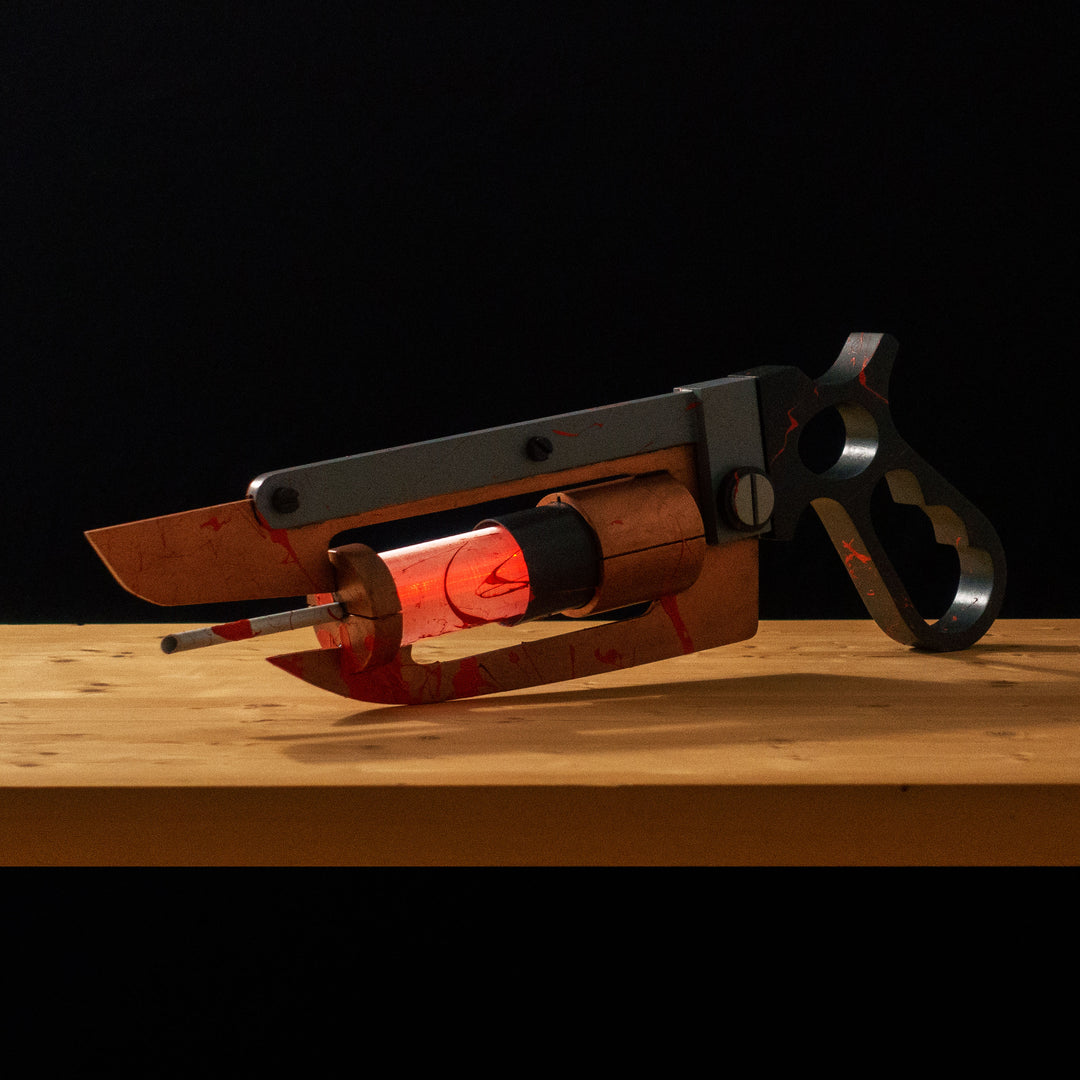 A TF2 Medic Übersaw either bloodied or not! Has a central glowing tube and can be Festivized!