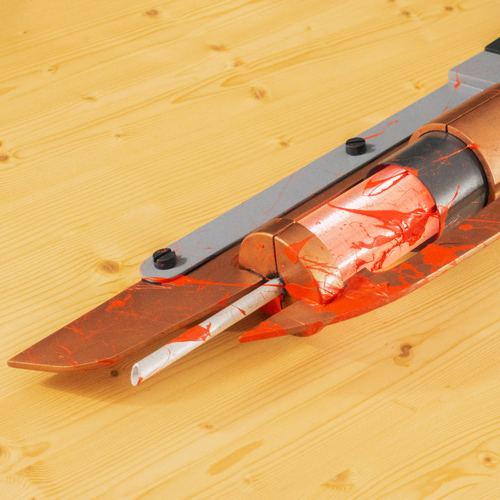 A TF2 Medic Übersaw either bloodied or not! Has a central glowing tube and can be Festivized!