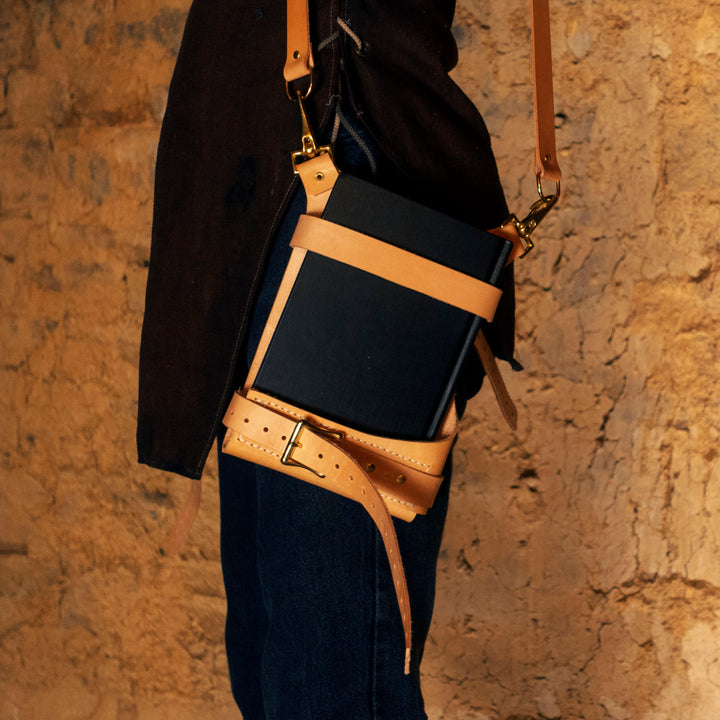 Caleb Widogast Leather Spellbook Holsters Critical Role's Campaign 2, great for cosplay or frolicking with your sketchbook! Comes in any colour you want. Vegetable leather and hand sewn.