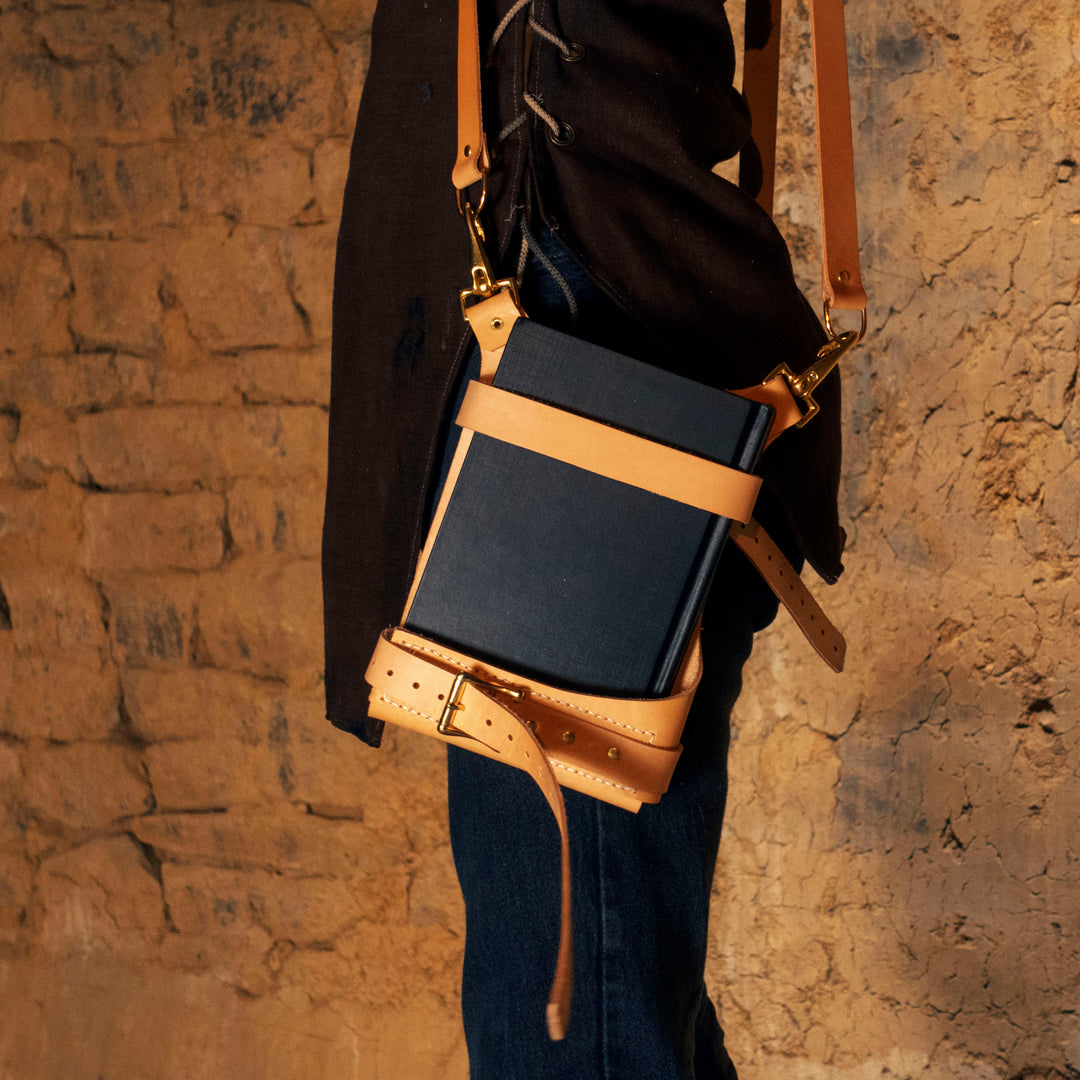 Caleb Widogast Leather Spellbook Holsters Critical Role's Campaign 2, great for cosplay or frolicking with your sketchbook! Comes in any colour you want. Vegetable leather and hand sewn.