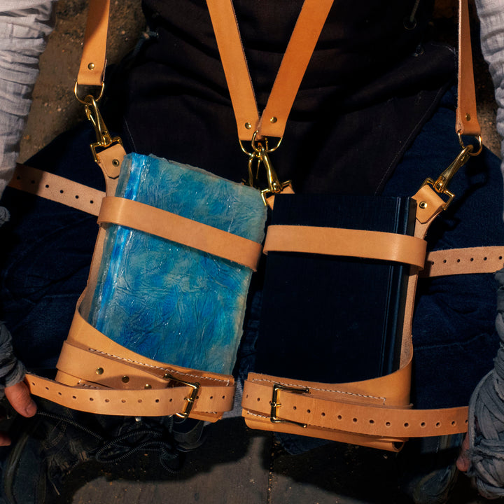 Caleb Widogast Leather Spellbook Holsters Critical Role's Campaign 2, great for cosplay or frolicking with your sketchbook! Comes in any colour you want. Vegetable leather and hand sewn.