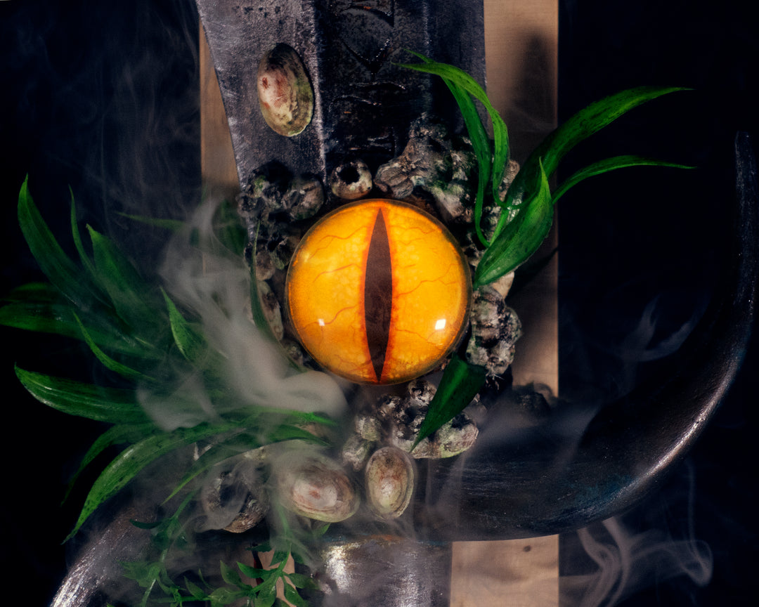 Fjord's Falchion from Critical Role Campaign 2! Complete with fake algues, barnacle and ominous eye fully glowing!