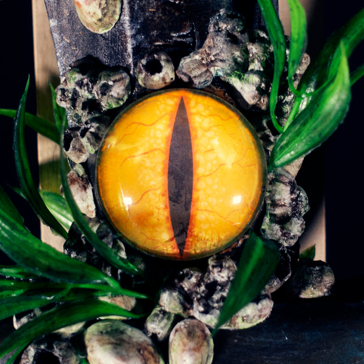 Fjord's Falchion from Critical Role Campaign 2! Complete with fake algues, barnacle and ominous eye fully glowing!